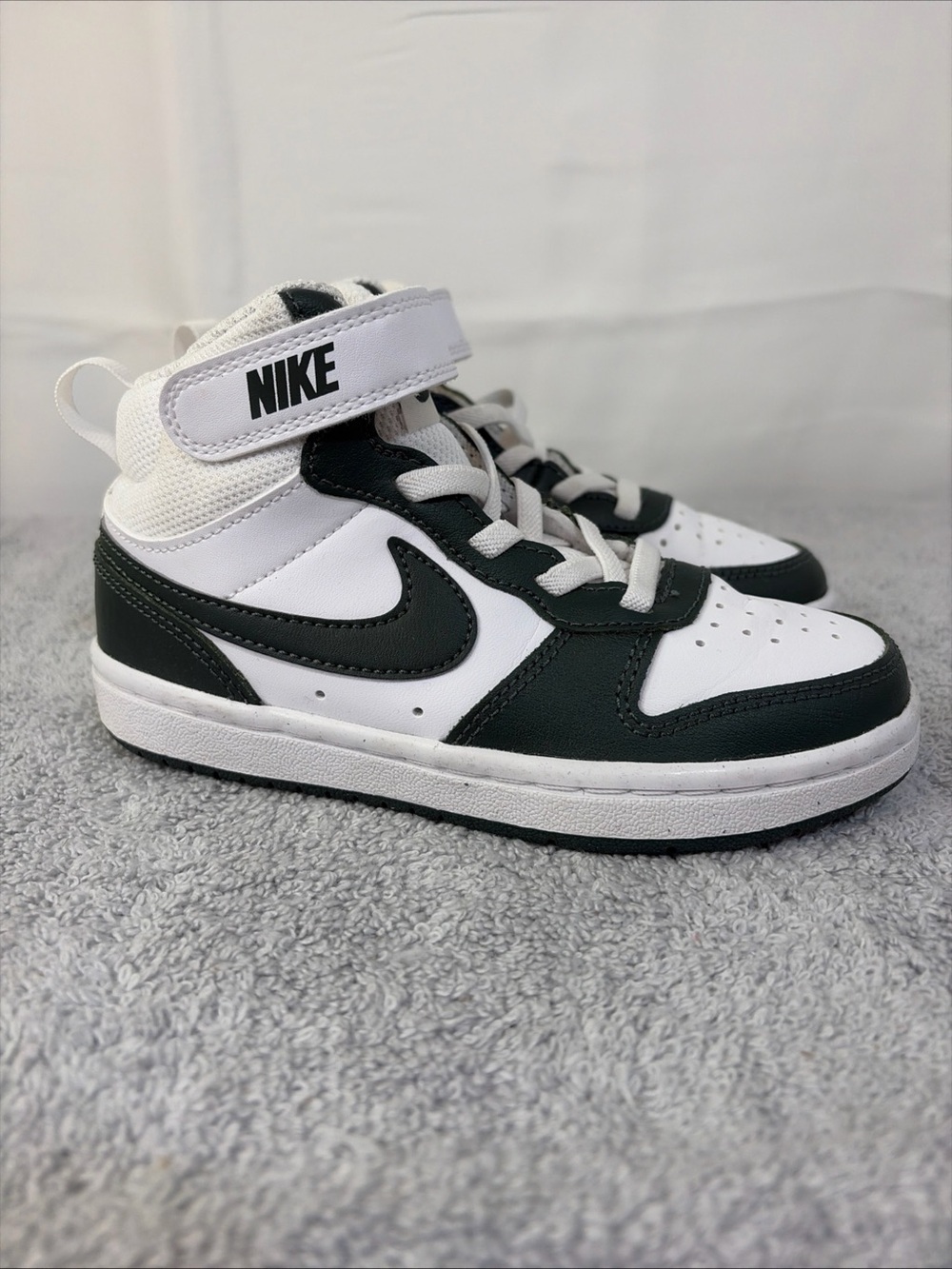 Nike Kids Court Borough White/Pine Green. Size 11C NWOB! Stk#EC0015